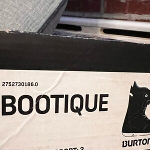 Burton Women’s Snowboarding boots boas - size 6